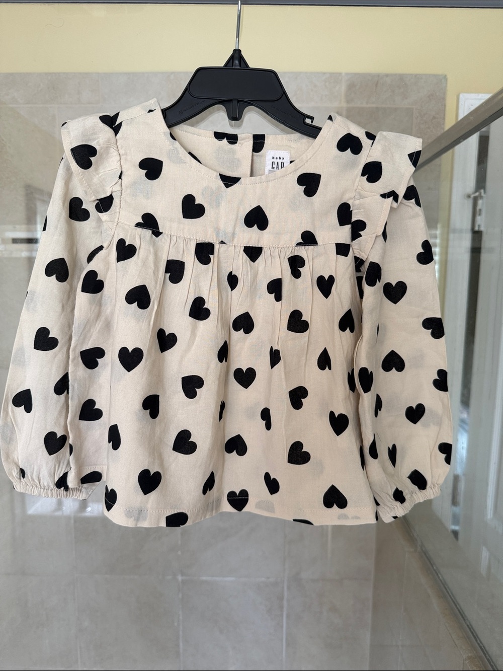 Baby GAP Cream Top with Black Heart Print. Size 3 Years.